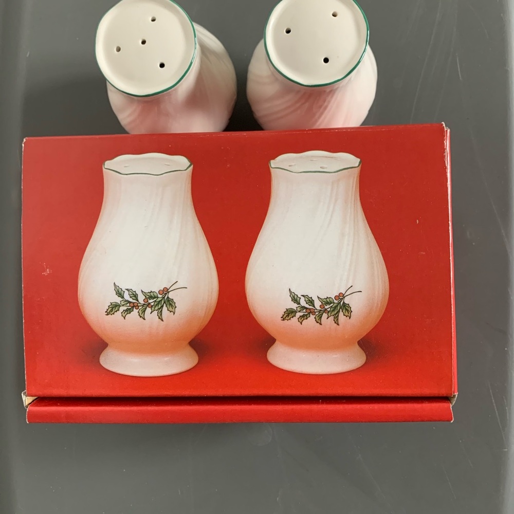 NIKKO salt and pepper containers